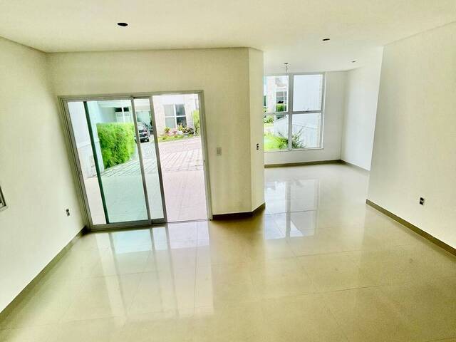 #65 - Casa em condomínio para Venda em Eusébio - CE