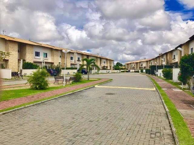 #137 - Casa em condomínio para Venda em Eusébio - CE